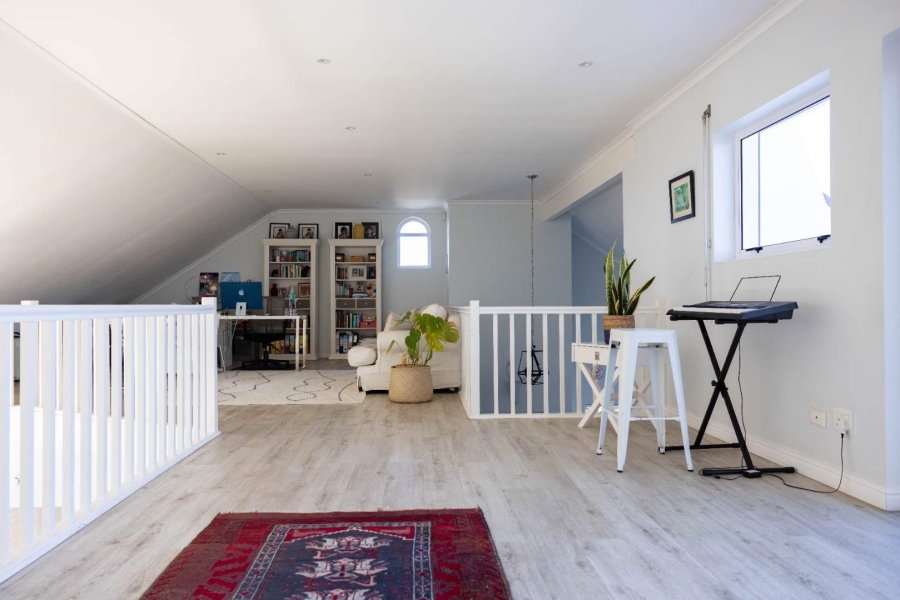 5 Bedroom Property for Sale in Crofters Valley Western Cape